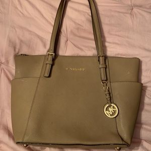 Michael Kors Jet Set bag